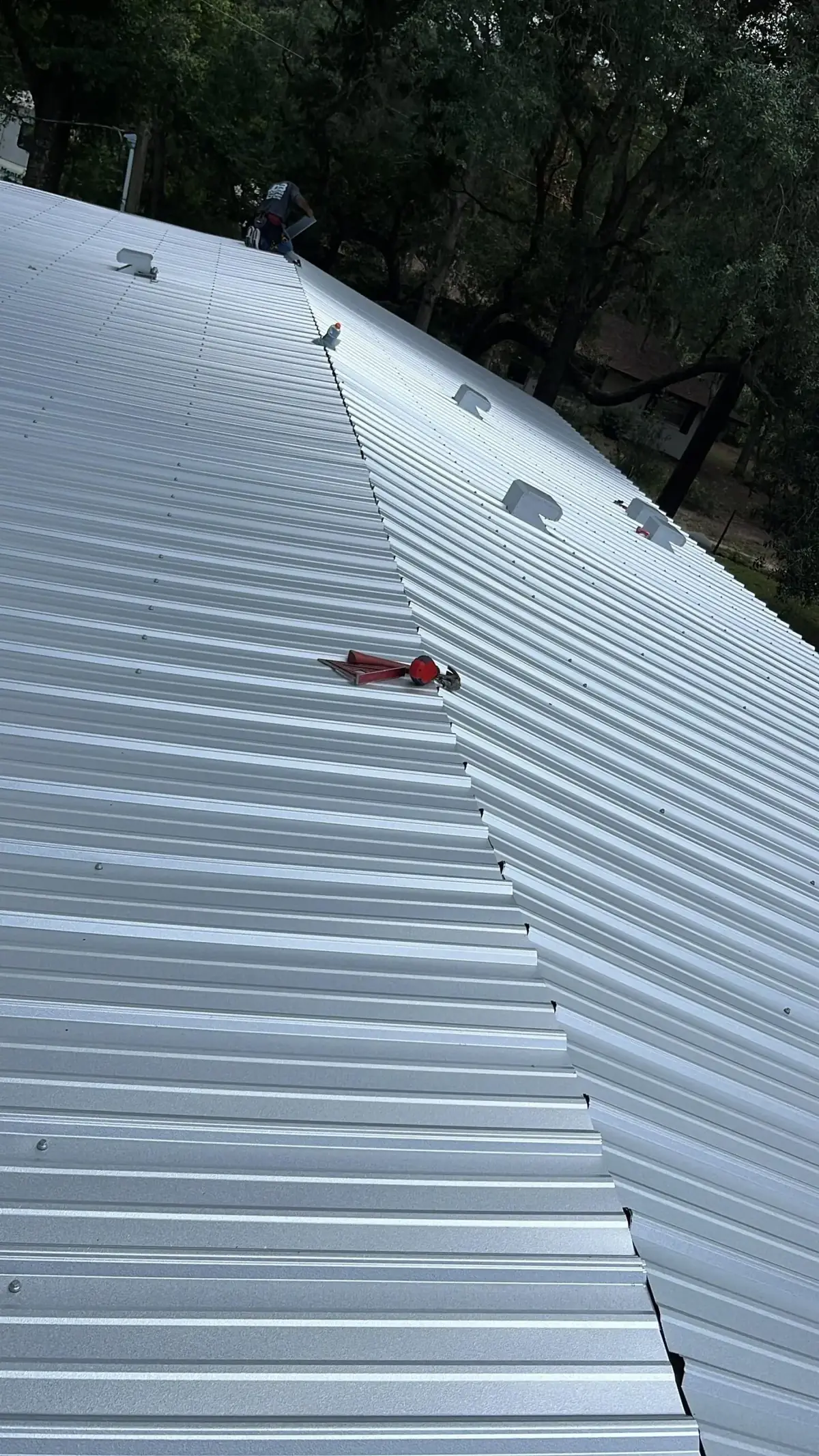 Mount Dora Ultra Rib mill finish metal field and vents