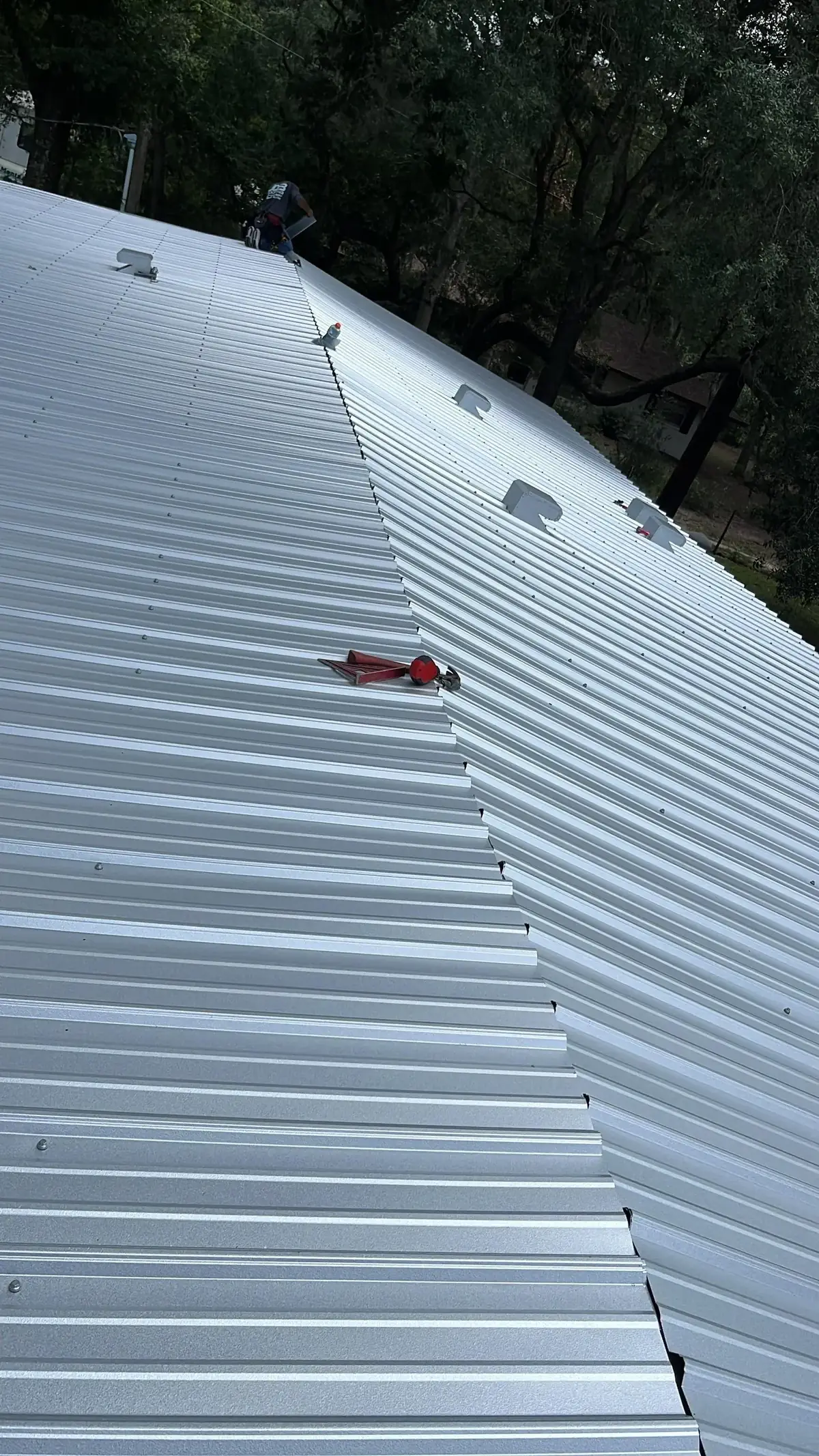 Mount Dora Ultra Rib mill finish metal field and vents