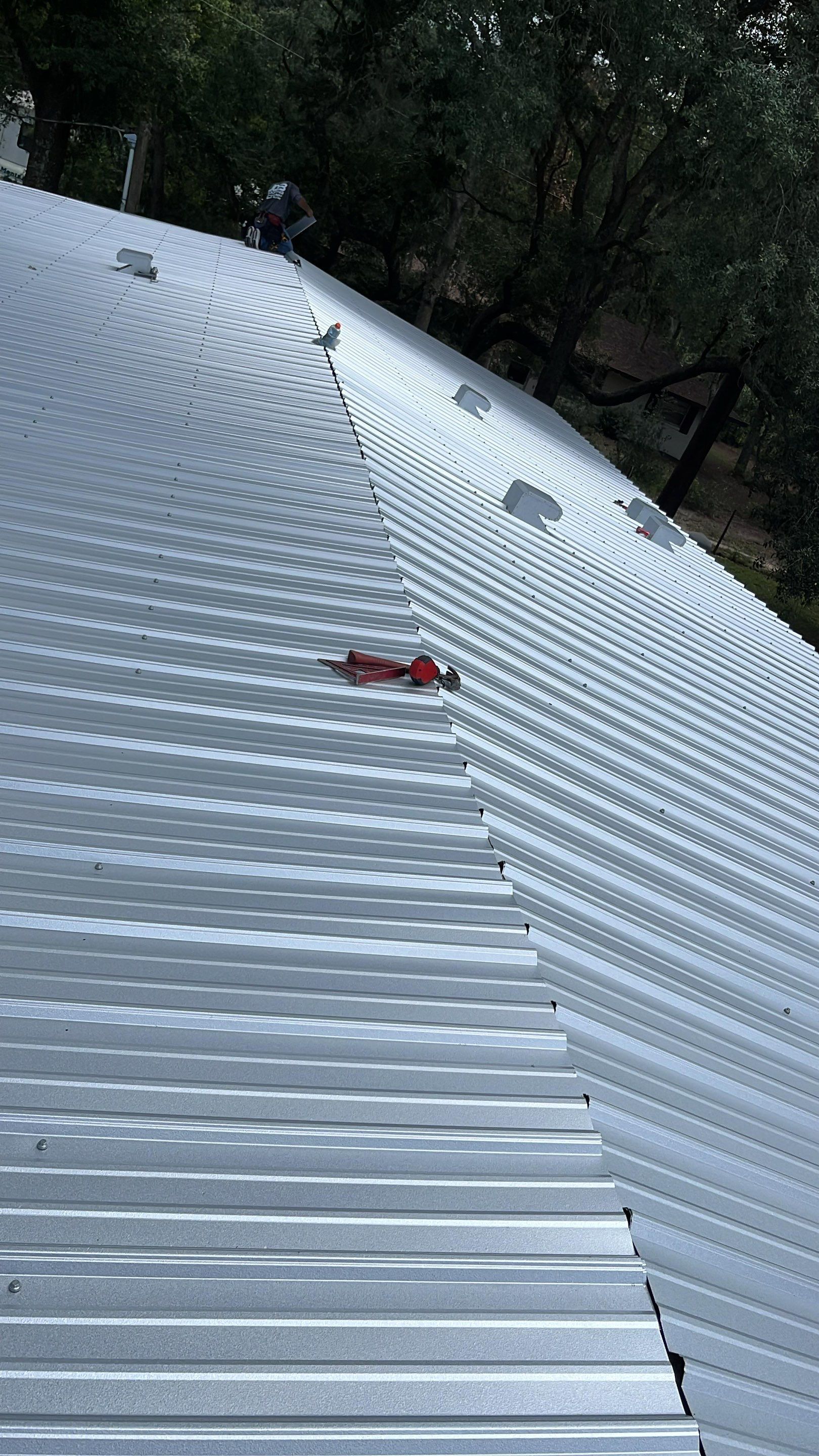 Mount Dora Ultra Rib mill finish metal field and vents