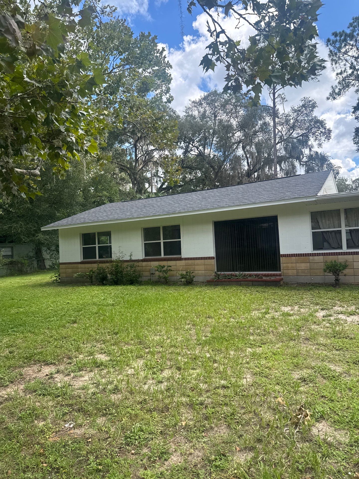 West Gainesville Owens Corning Oakridge Onyx Black finished roof